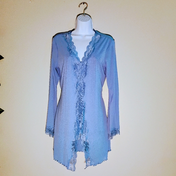 Victoria Secret Intimates with Robe. - Picture 2 of 5